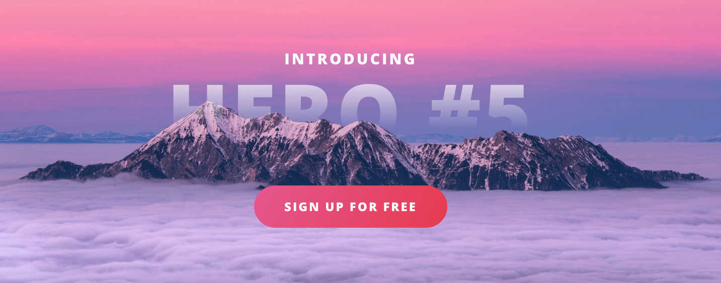 Sezione hero con immagine di una catena montuosa al tramonto, titolo sovrapposto e pulsante call-to-action rosso